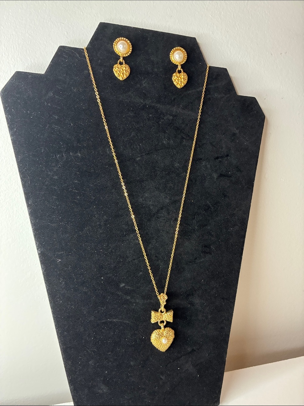 Vintage Gold-Tone Heart Drop Pendant Necklace and Pearl Heart Earrings Set - Picture 8 of 8